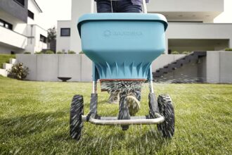 best lawn spreader uk