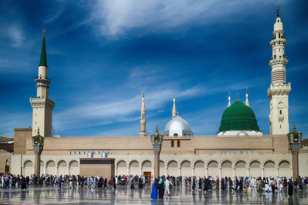 The Complete Umrah Guide for Women: Essentials and Tips