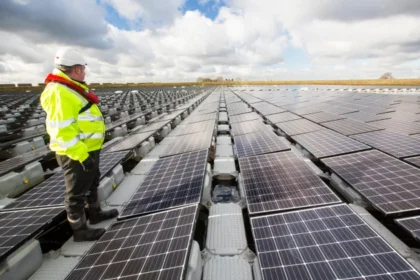 The Role of Renewable Energy in Powering the UK’s Economic Future