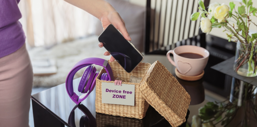 Digital Detox A Guide to Reducing Screen Time Without Losing Touch 